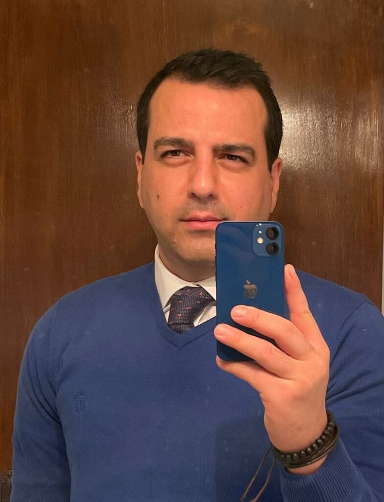 روزبه خادمی